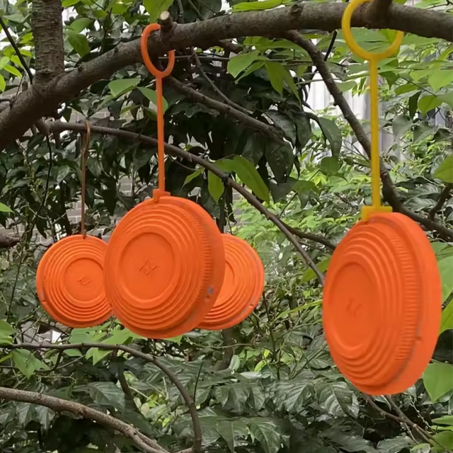 Plastic Clay Pigeon Hangers 10/20PACK